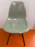 Eames Fiberglas Stuhl in seafoam green