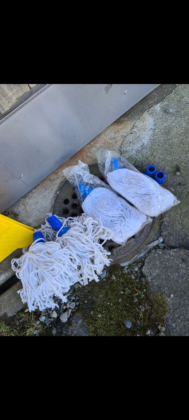 Altro in Apparecchi per la pulizia: Mopp 4 Stück mit Warnschild "Vorsicht!" – Nuovo (secondo la descrizione) da Niederlenz venduto da DaveDasWahnsinn