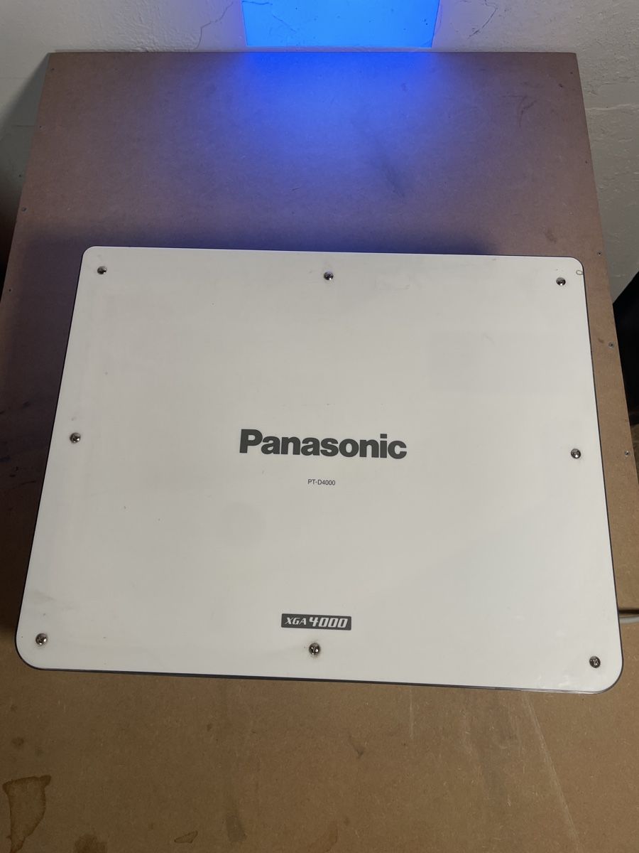 Panasonic Proiettori: Beamer Panasonic PT-D4000 XGA 4000 – Usato da Fribourg venduto da JohnB4 7