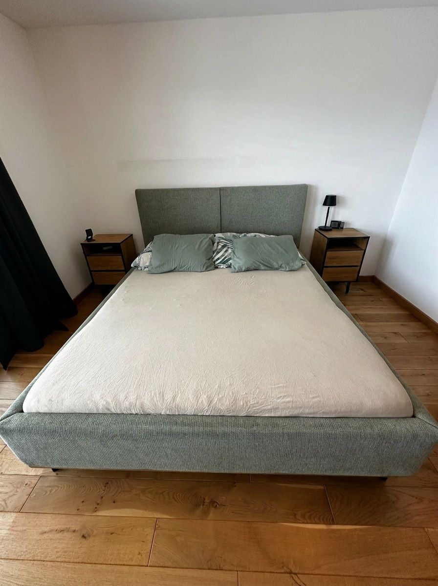 Letti: Bett mit Metallrost 160x200cm – Usato da Au SG venduto da Shadow10013