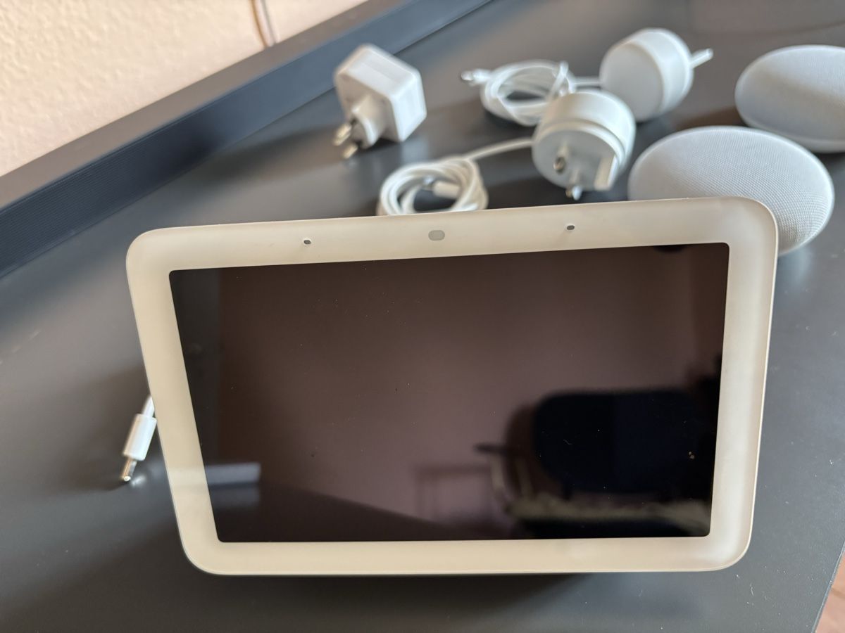 Google Haut-parleurs: Google Nest Hub 2. Gen und 2x Google Nest Mini mit Adaptern – D'occasion à Dübendorf par hjsler 1