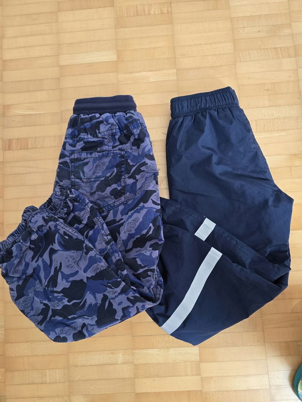 Pantalons: 2 coole Winterhosen, Gr. 110 – D'occasion à Oftringen par Tunertune