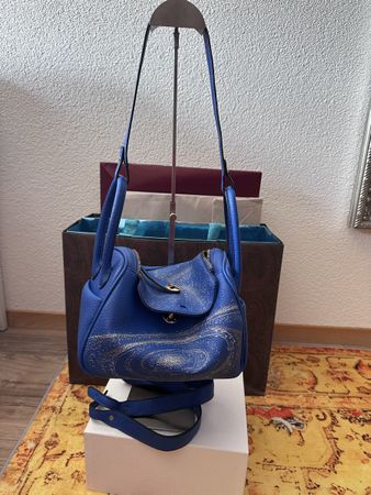 Fashion bag with self painting