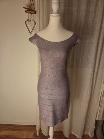 Festliches, hellgraues, figurbetontes Kleid von GUESS, Gr. S