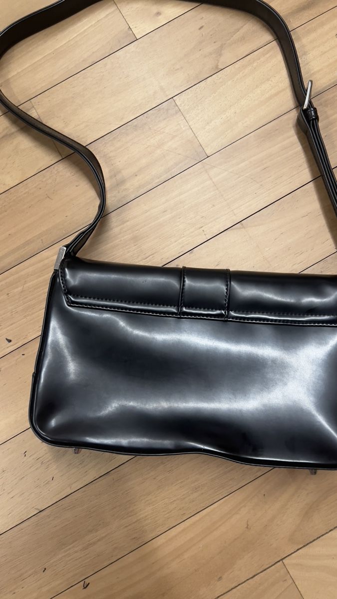 Guess Borse da donna: Borsa Guess usata – Usato da Bre sopra Lugano venduto da Carolina-JM 2