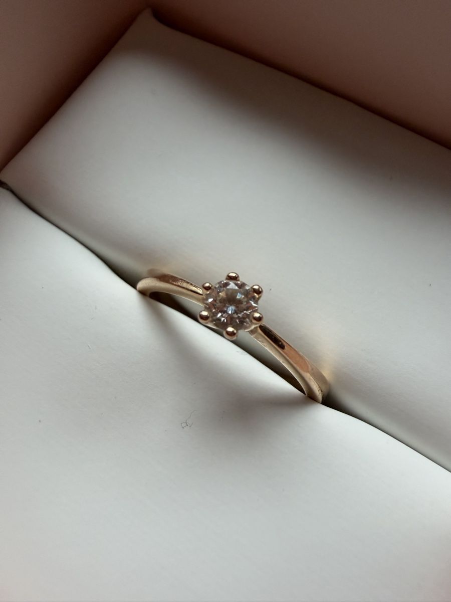 Ringe: Ring 750/18 K Rotgold mit Diamant – Gebraucht aus Wolfwil von chipsyyy