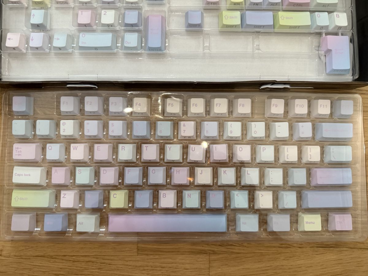 Tastiere: JCM Bubble Pastel Keycaps Cherry PBT for Mechanical Keyboard – Nuovo e nell'imballaggio originale da Belmont-Lausanne venduto da HausPopCharm 2