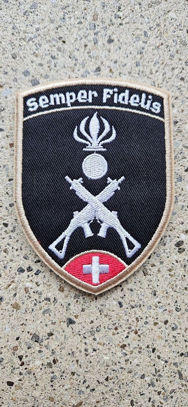 Schweizer Armee Placchette & Badge: *** Badge Grenadier mit klett *** – Nuovo e nell'imballaggio originale da Riedholz venduto da fr_sIruP