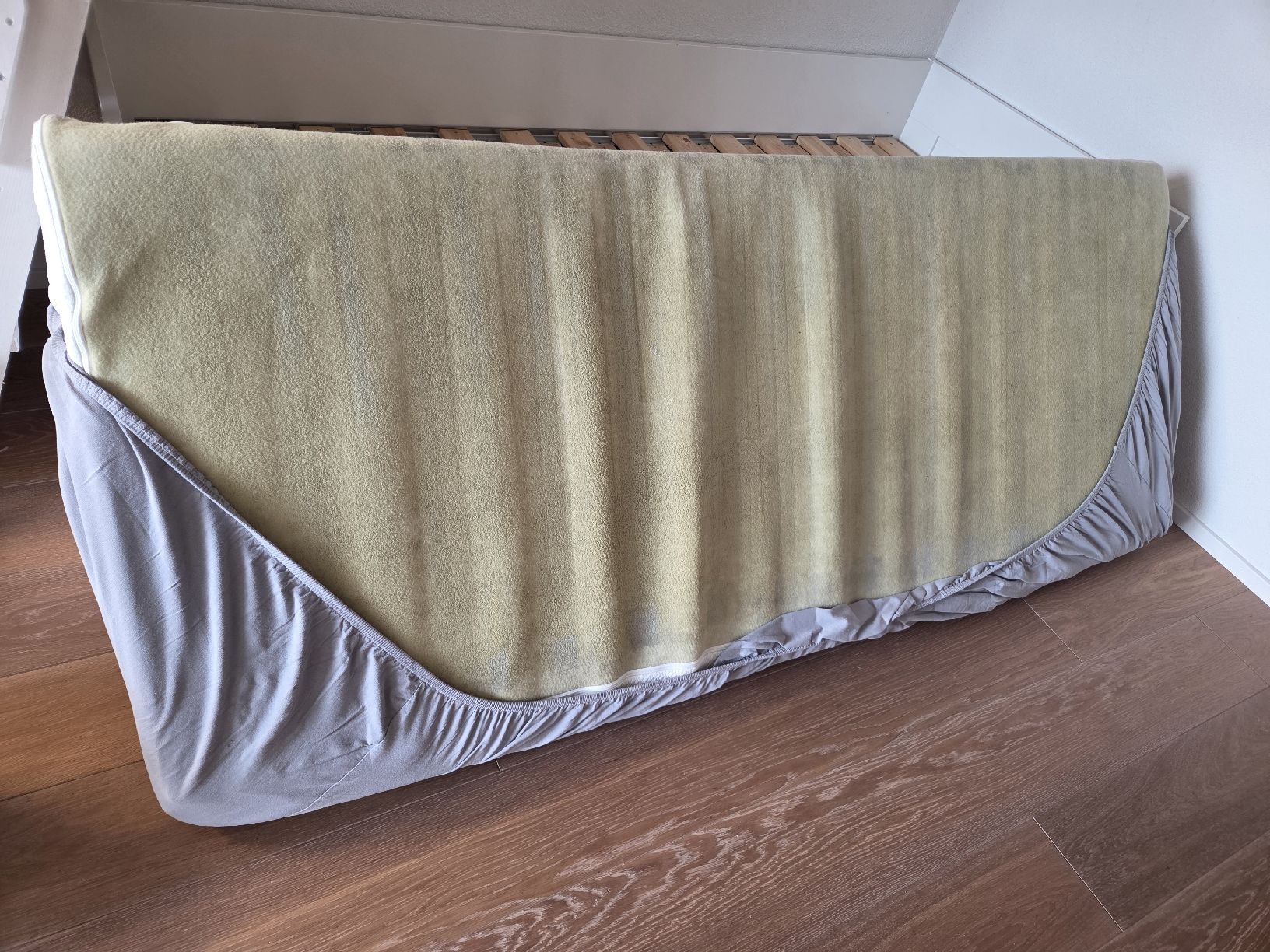 Ikea Letti: Brimness Bett mit 2 Schubladen – Usato da Jona venduto da bluefeeling 6