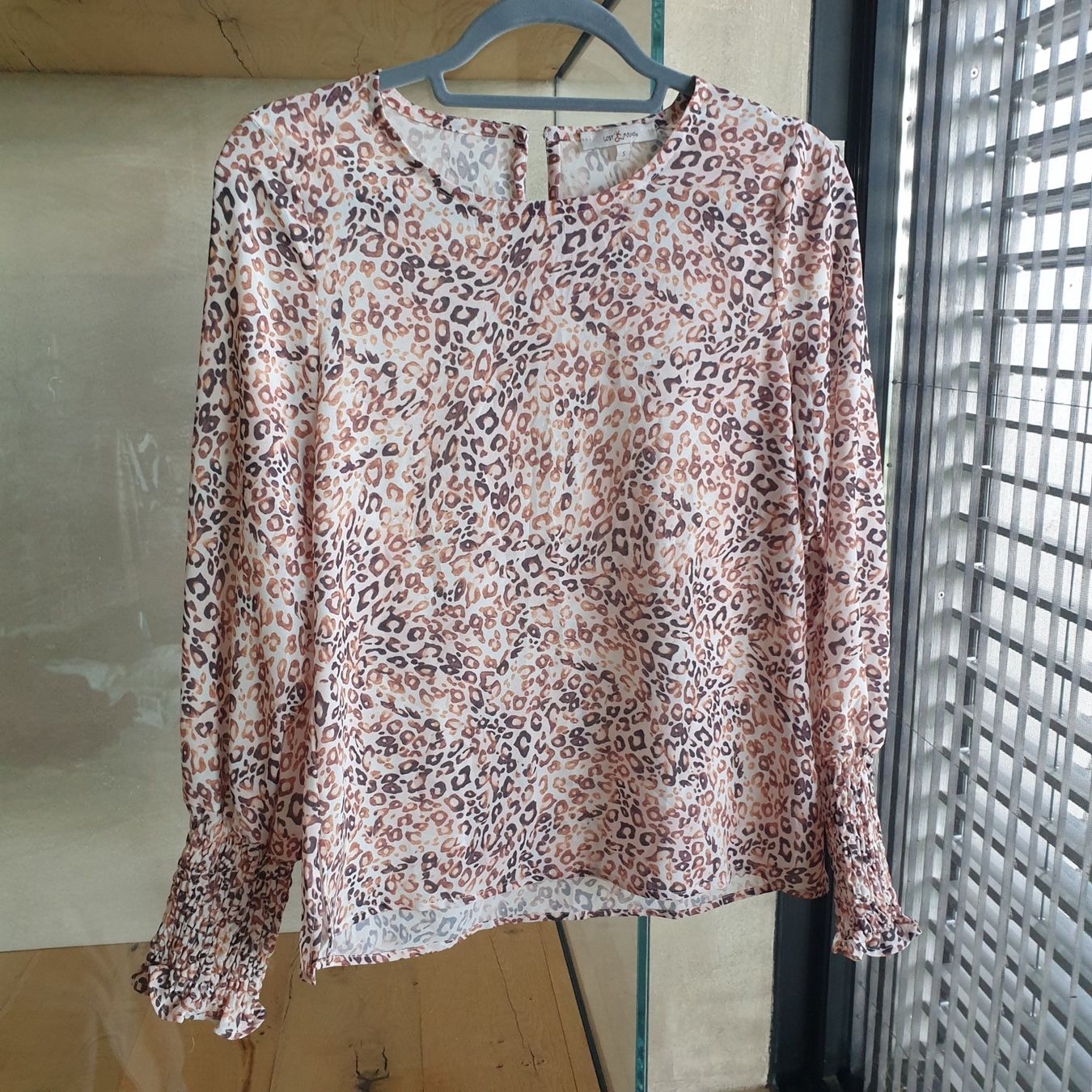 Camicette: 🐸 BLUSE TOP LOST & FOUND S LEO MUSTER – Usato da Môtier (Vully) venduto da Frogs