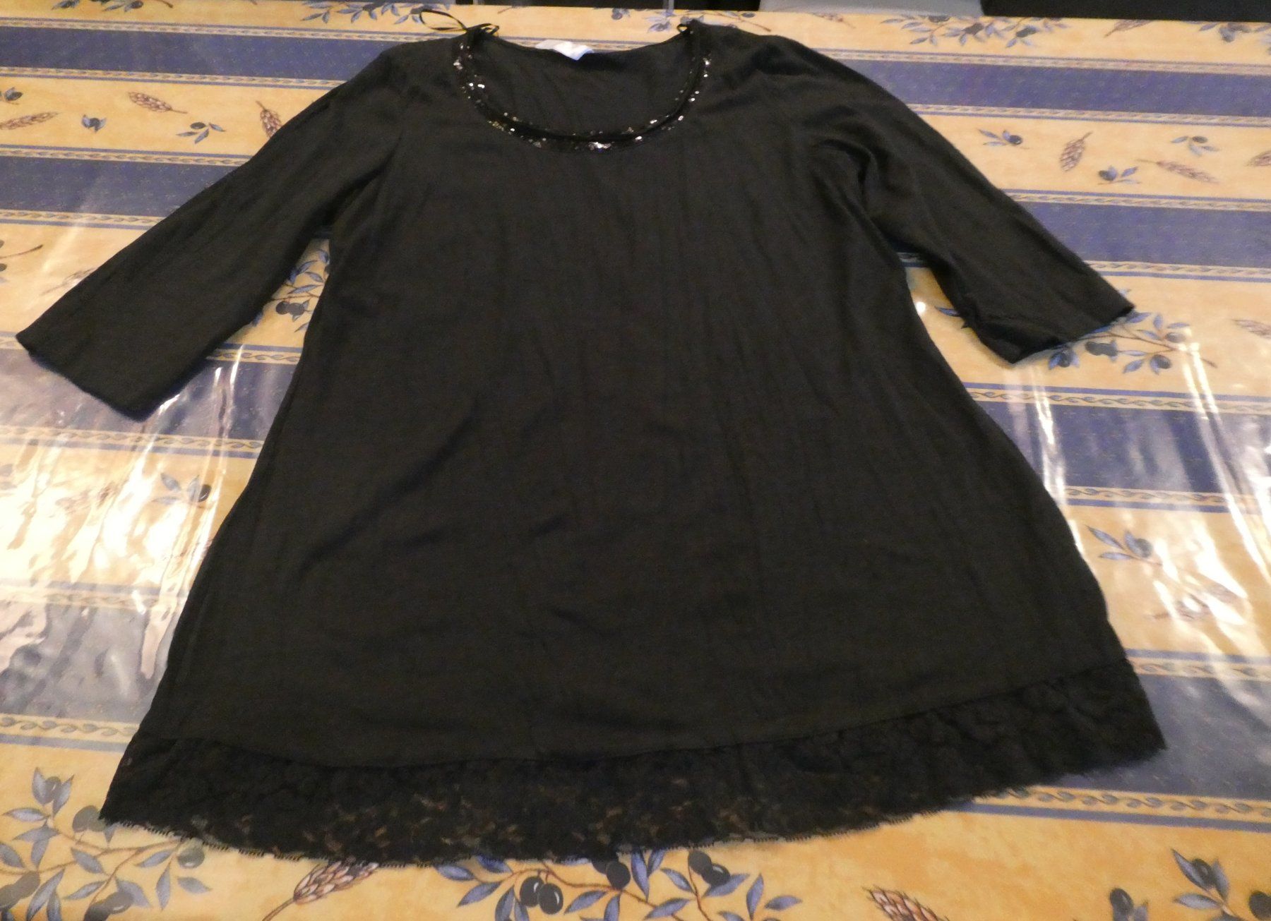 T-Shirts: T-shirt noir neuf 40/42 – Neu (gemäss Beschreibung) aus Troistorrents von Marion70