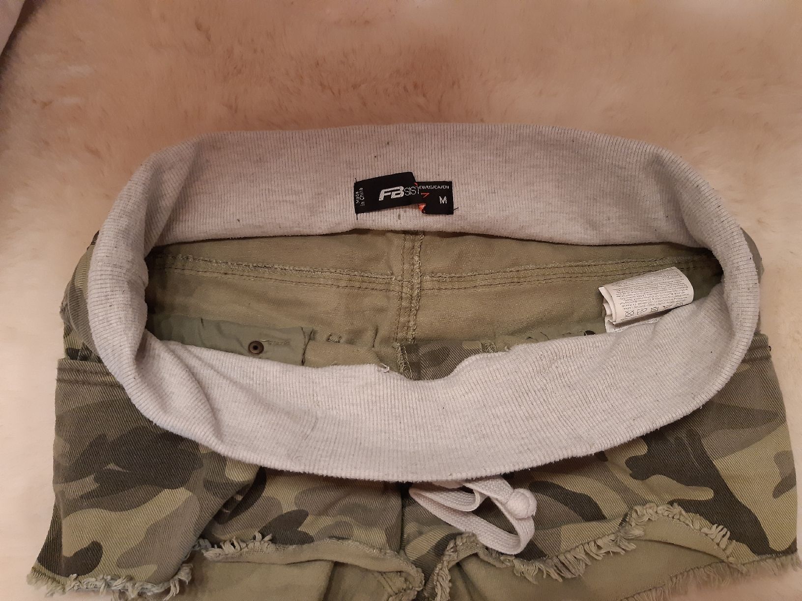 Hosen: Kurze hosen camouflage – Gebraucht aus Toffen von Gwunderegge77 2