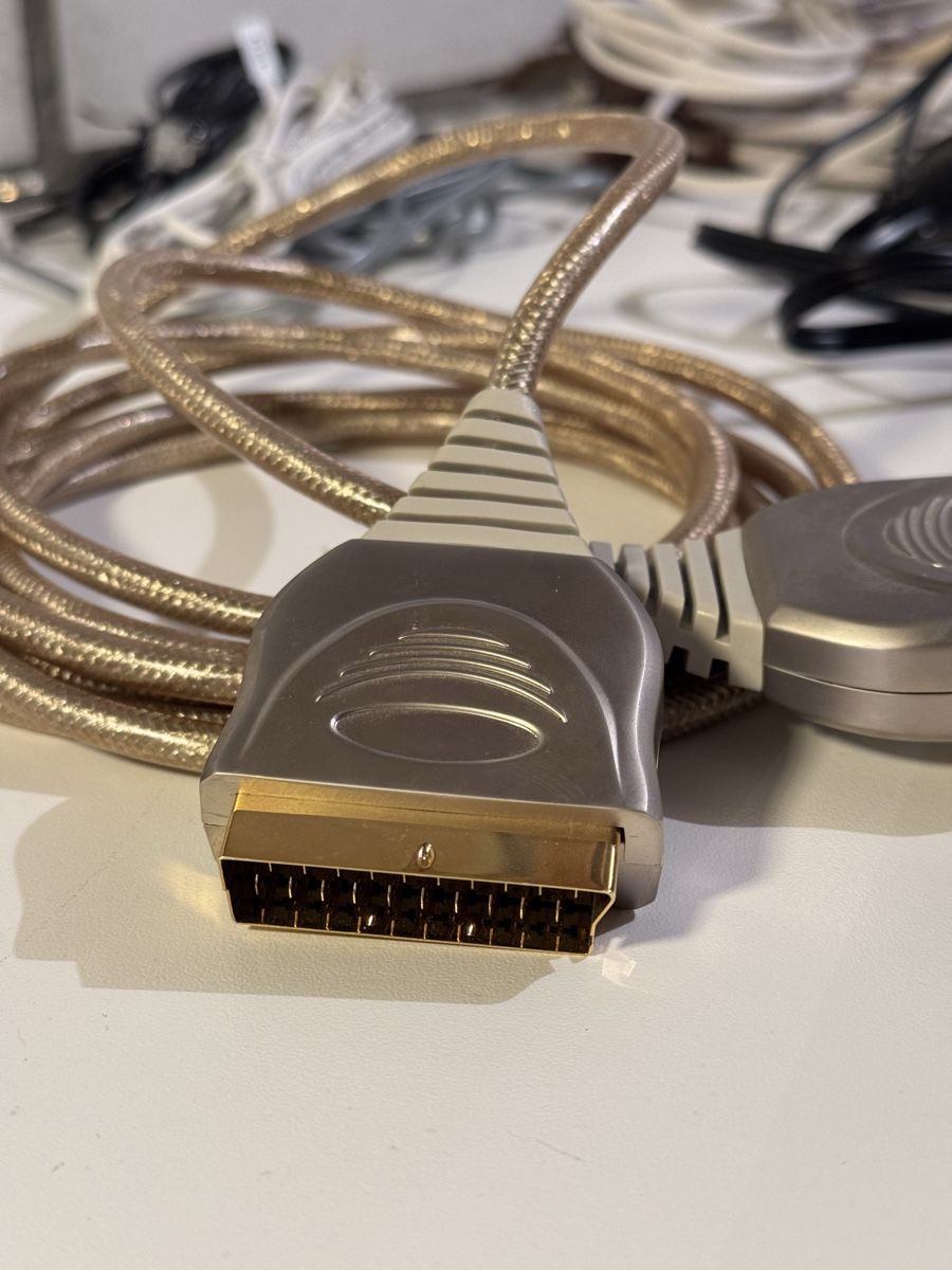 Cavi: Kabel-Sammelsurium: USB, TV, Audio, Cablecom, diverse – Usato da Galmiz venduto da ranunkel25 1