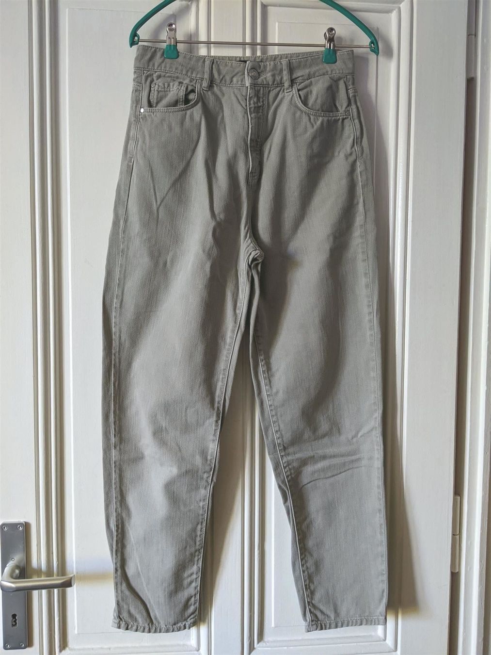 Massimo Dutti Jeans: MASSIMO DUTTI : Jean barrel gris-vert pâle 36 – Nuovo (secondo la descrizione) da Petit-Lancy venduto da lilycerise