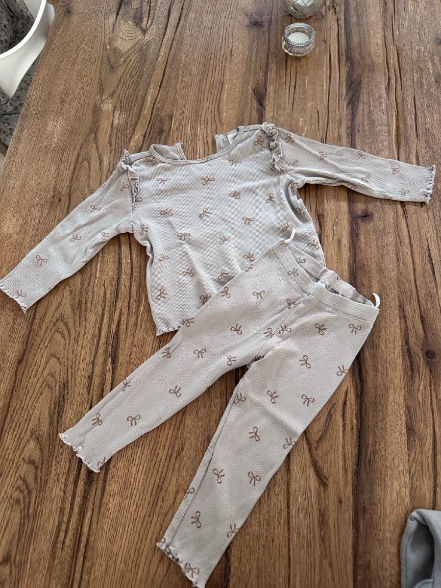 Zara Lotti & Set di vestiti: Kinder Set / Kinder Kleider 80/86 – Usato da Ebikon venduto da amaxandx