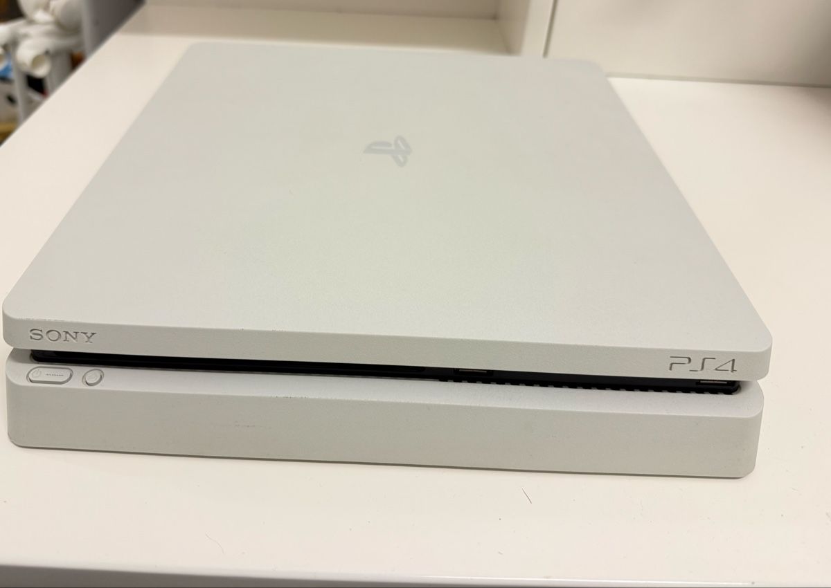 Sony Console:  PS 4 Konsole mit Controller – Usato da Wängi venduto da kra_cd9d 1