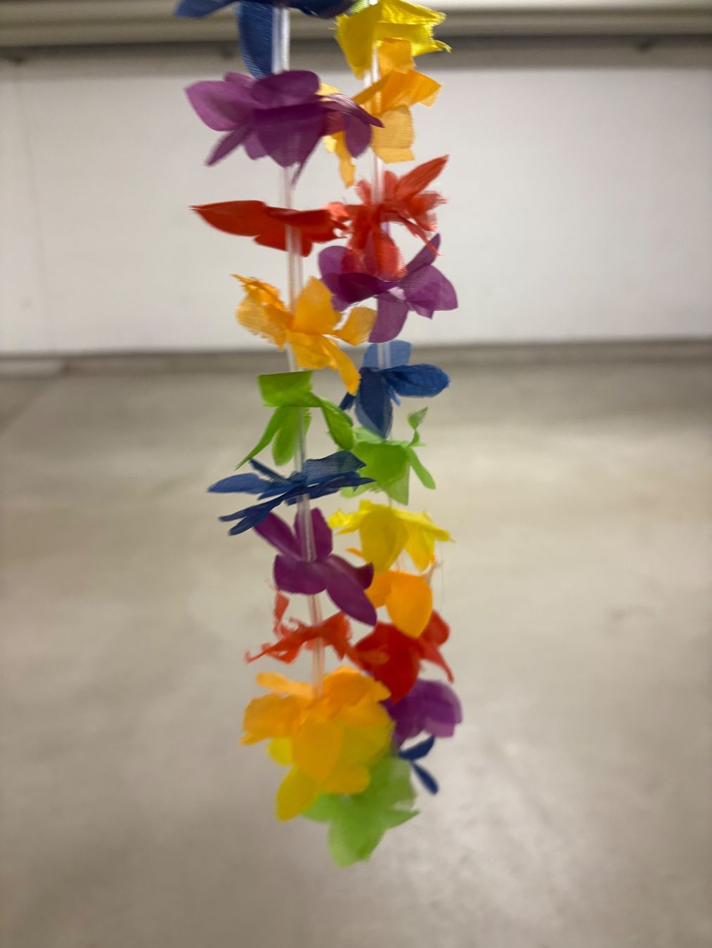 Ketten: Sommerliche Blumenkette Regenbogenfarben, neu – Neu (gemäss Beschreibung) aus Basel von Tierschutz-Flohmi 1