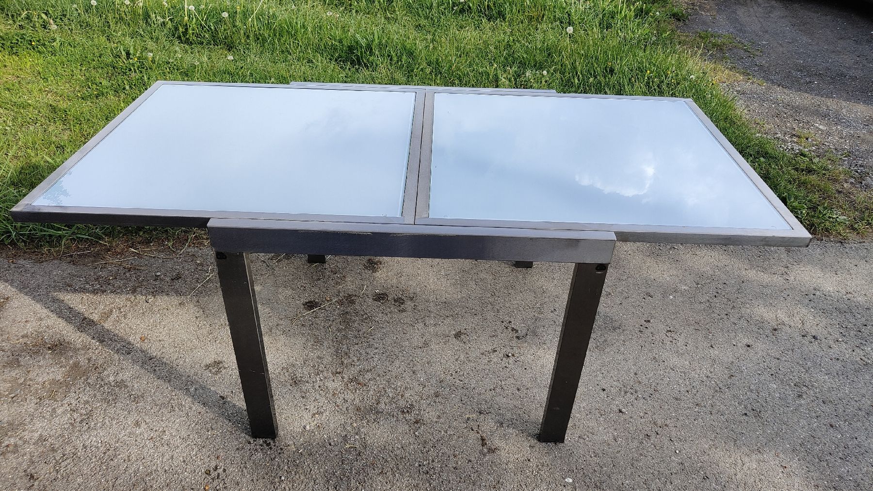 Tavoli: Wohnzimmer Tisch – Usato da Aeschiried venduto da Beo02