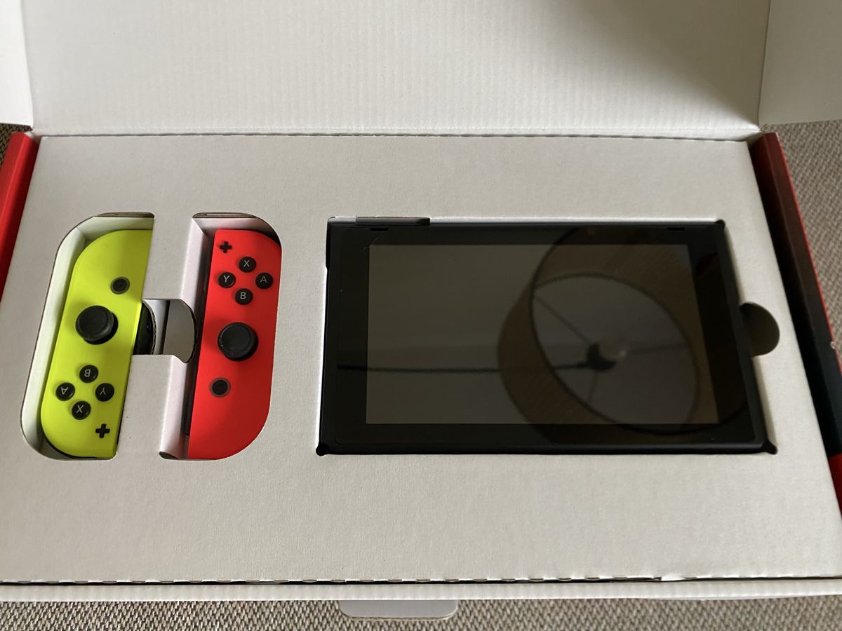 Nintendo Console: Nintendo Switch Konsole mit Zubehör und OVP – Usato da Salgesch venduto da jun_zkz5 2