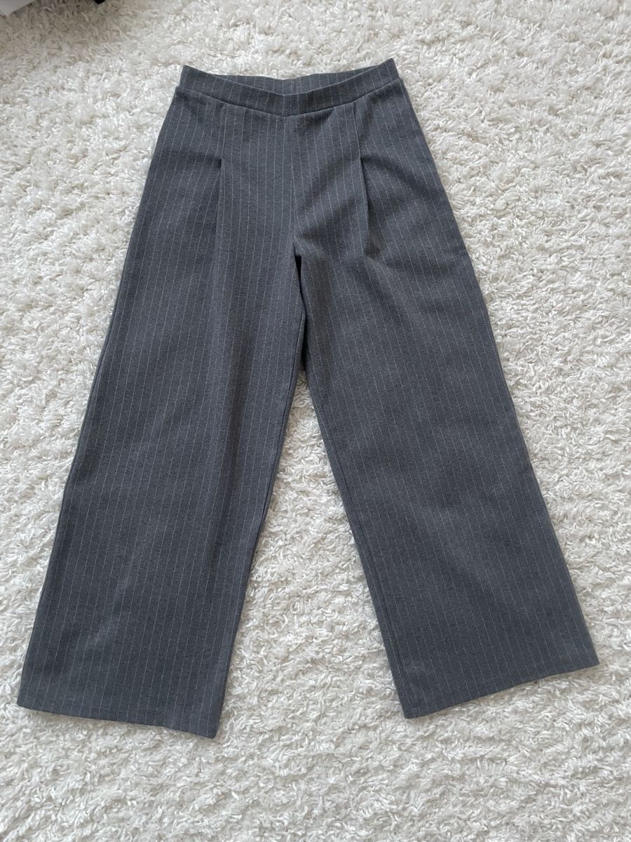 Pantalons: Pantalon large Kiabi gris à rayures taille 12 ans – D'occasion à Versoix par Pti-pois