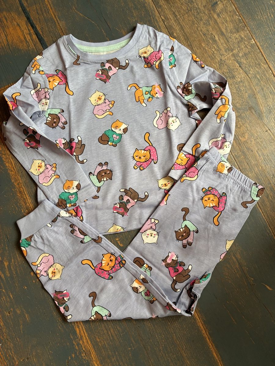 Pyjamas & Ähnliches: Schönes Pyjama Gr. 104, Neu – Neu (gemäss Beschreibung) aus richterswil von lunamarie001