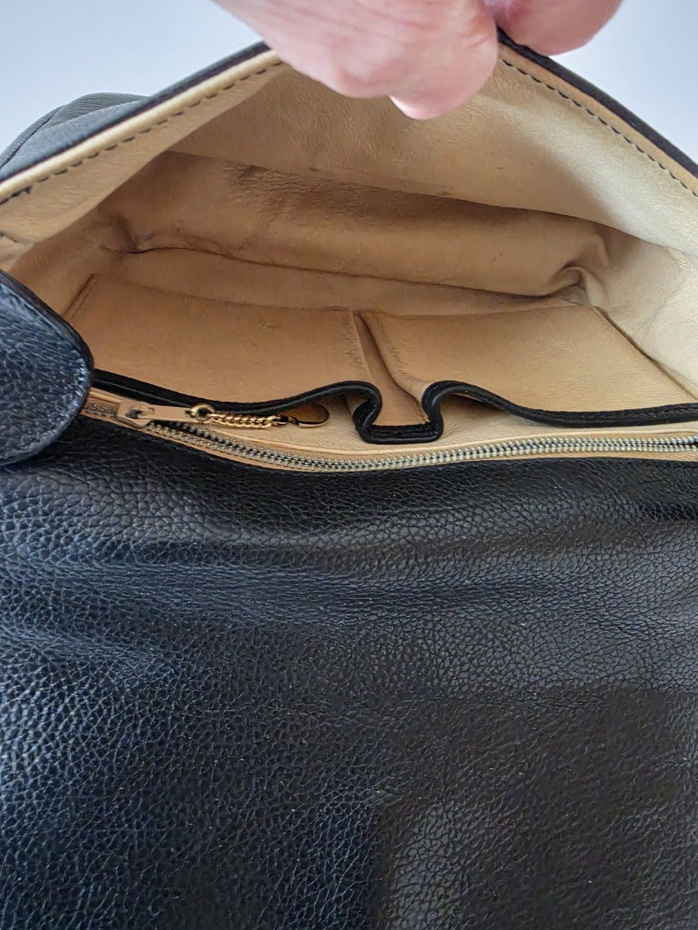 Celine Taschen für Damen: CELINE LEDER SCHWARZ – Gebraucht aus Strengelbach von romanna 1