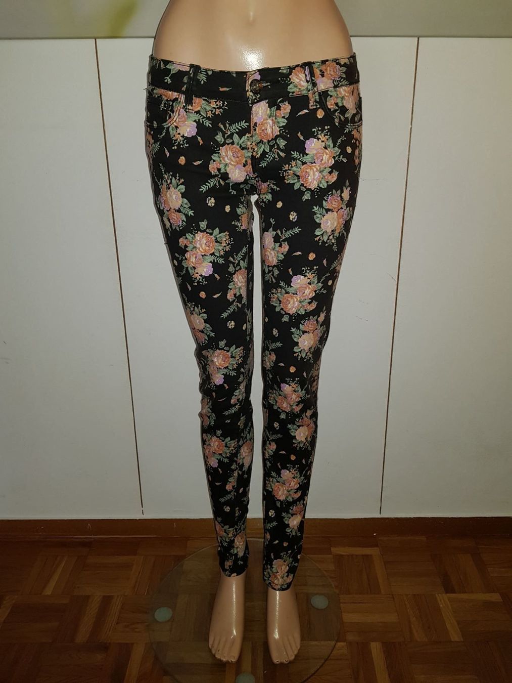 Yes Or No Jeans: YES OR NO Jeans Taille / Grosse 36 – Usato da Cossonay-ville venduto da Super-Price-Quality