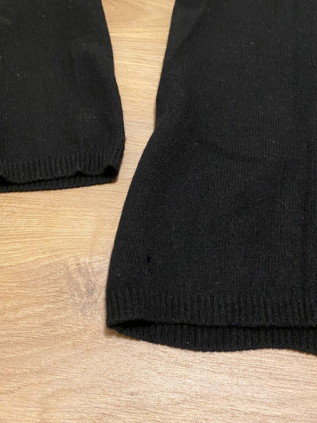 Pullover & Sweatshirts: Pull noir manches longues très doux – Gebraucht aus Delémont von elena_neuhaus 2