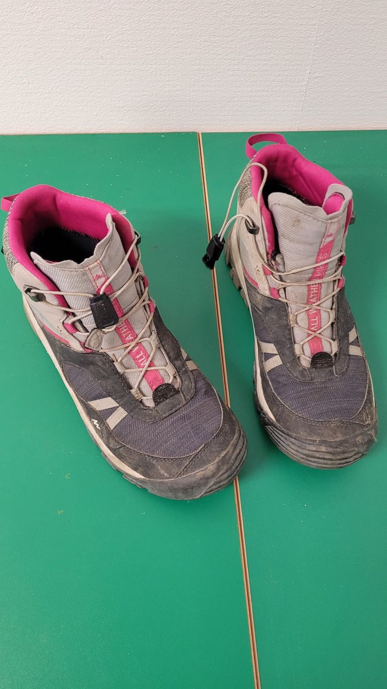 Decathlon Schuhe für Mädchen: Wanderschuhe Mädchen Grösse 37 guter Zustand – Gebraucht aus Sulz AG von Sennli1