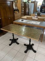 Beizentisch mit Füssen aus Gusseisen, originelle Tischplatte