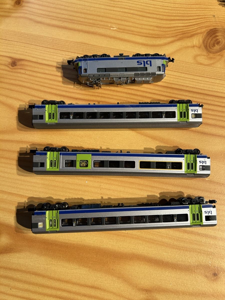 Trix Modelleisenbahnen: Bls Lok Re 420 501-9 mit Wagen  – Gebraucht aus Elgg von fra_hq5n 2