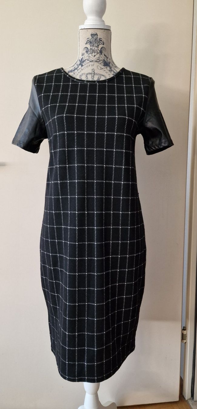 Robes: Damen Kleid Gr.M – D'occasion à Basel par Lemonn