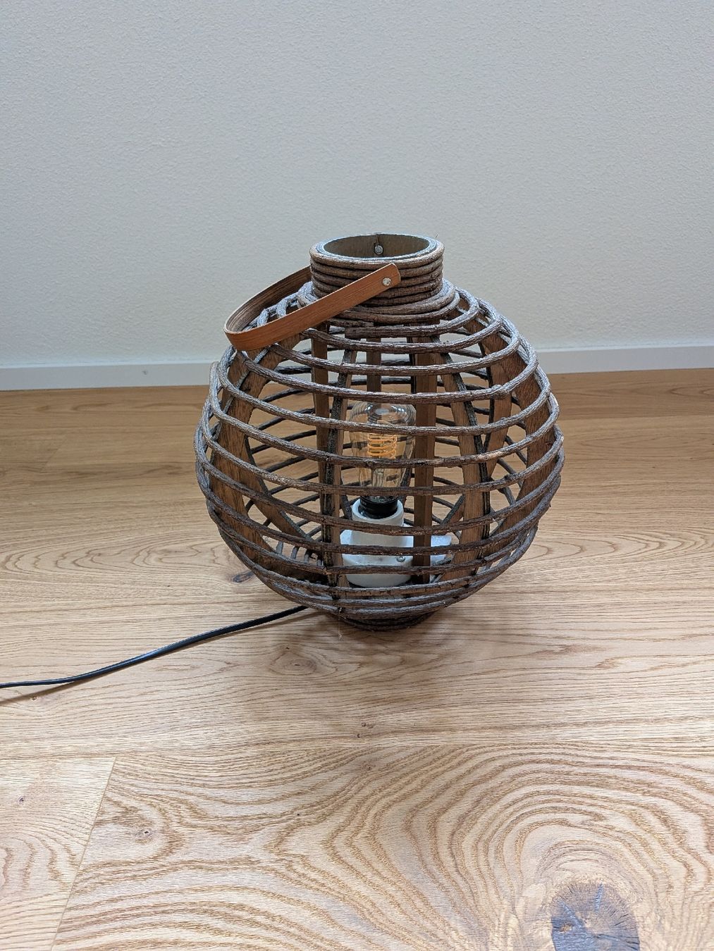 Lampade: Lampe / Laterne dunkelbraun – Usato da Eschenbach SG venduto da SanFranciscoCalifornia
