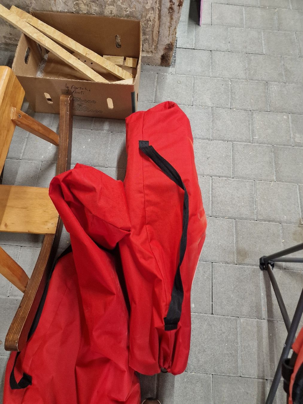 Sedie: Klappstuhl Korallenrot mit weissem  – Usato da Alberswil venduto da R21Turbo 2