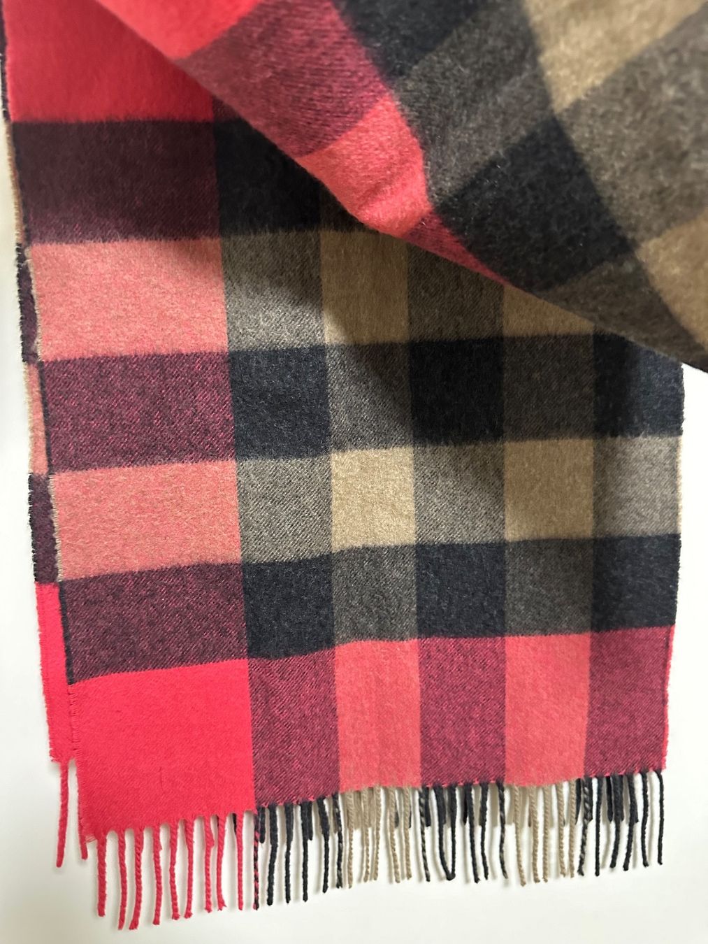 Burberry Foulard & Sciarpe: BURBERRY Kaschmir Schal – Usato da Basel venduto da iulia_haul 1