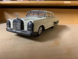 Mercedes-Benz 250SE/280 SE Japan Uhrwerk i.O. L= 17/18cm 323