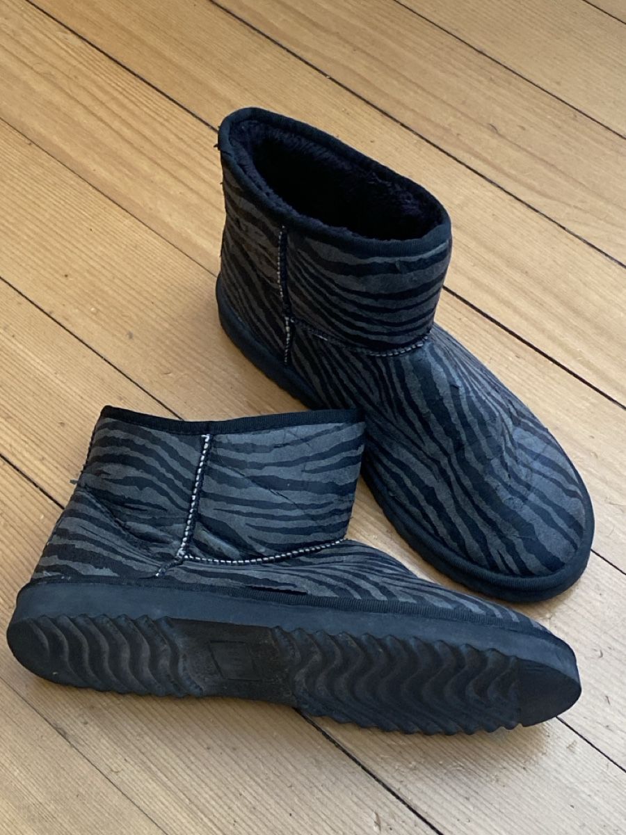 Esprit Scarpe da donna: Esprit Boots mit Zebra Muster, Kuschelig Warm! – Nuovo (secondo la descrizione) da Birsfelden venduto da Yakari69