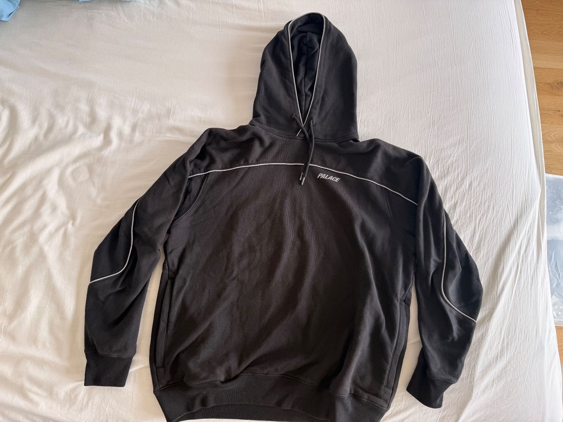 Palace Pullover & Sweatshirts: Palace Kapuzenpullover, reflektierend – Gebraucht aus Basel von SwissBoyBasel