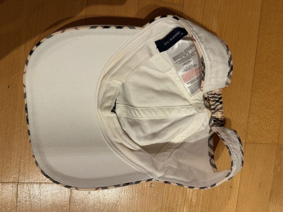 Burberry Copricapi, berretti & cappellini: Burberry Cap weiss mit Karo Grösse 52 – Usato da kloten venduto da domireto 3