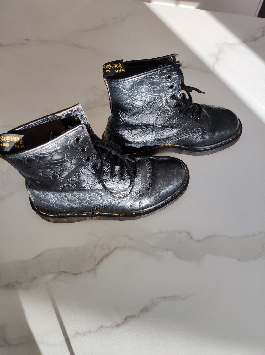 Dr. Martens Scarpe da uomo: Dr Martens, effet croco noires taille 38 – Usato da Bussigny venduto da Brettinette