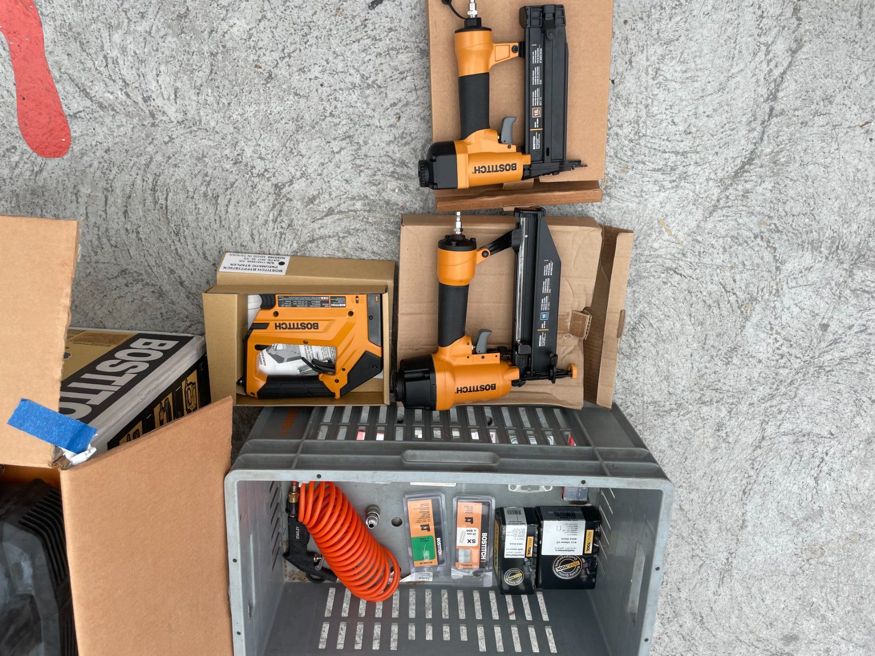 Compresseurs: Bostitch Kompressor und Druckluftpistole Set – D'occasion à Bäch SZ par inf_jgc8