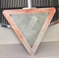 Verkehrsschild / Strassen Schild kein Vortritt