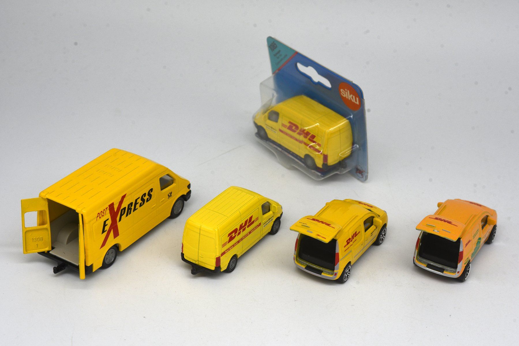 Siku Modellini d'auto: DHL Delivery Vans (Siku + Majorette) – Usato da Ostermundigen venduto da archeopteryx 2