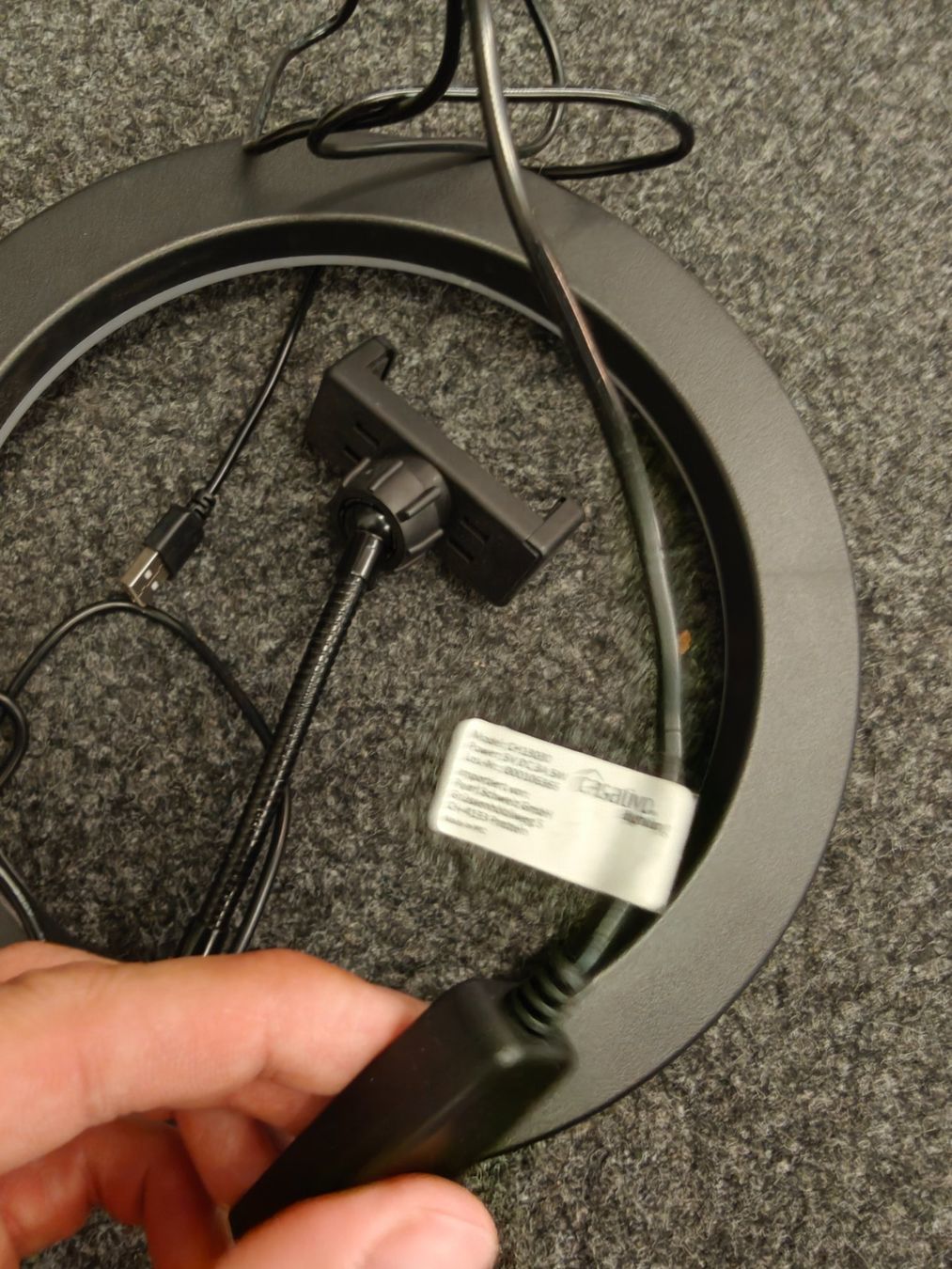 Lampade: LED-Ringlicht Handy-Halterung (ohne Stativ) – Usato da Zürich venduto da Matthieu60 4