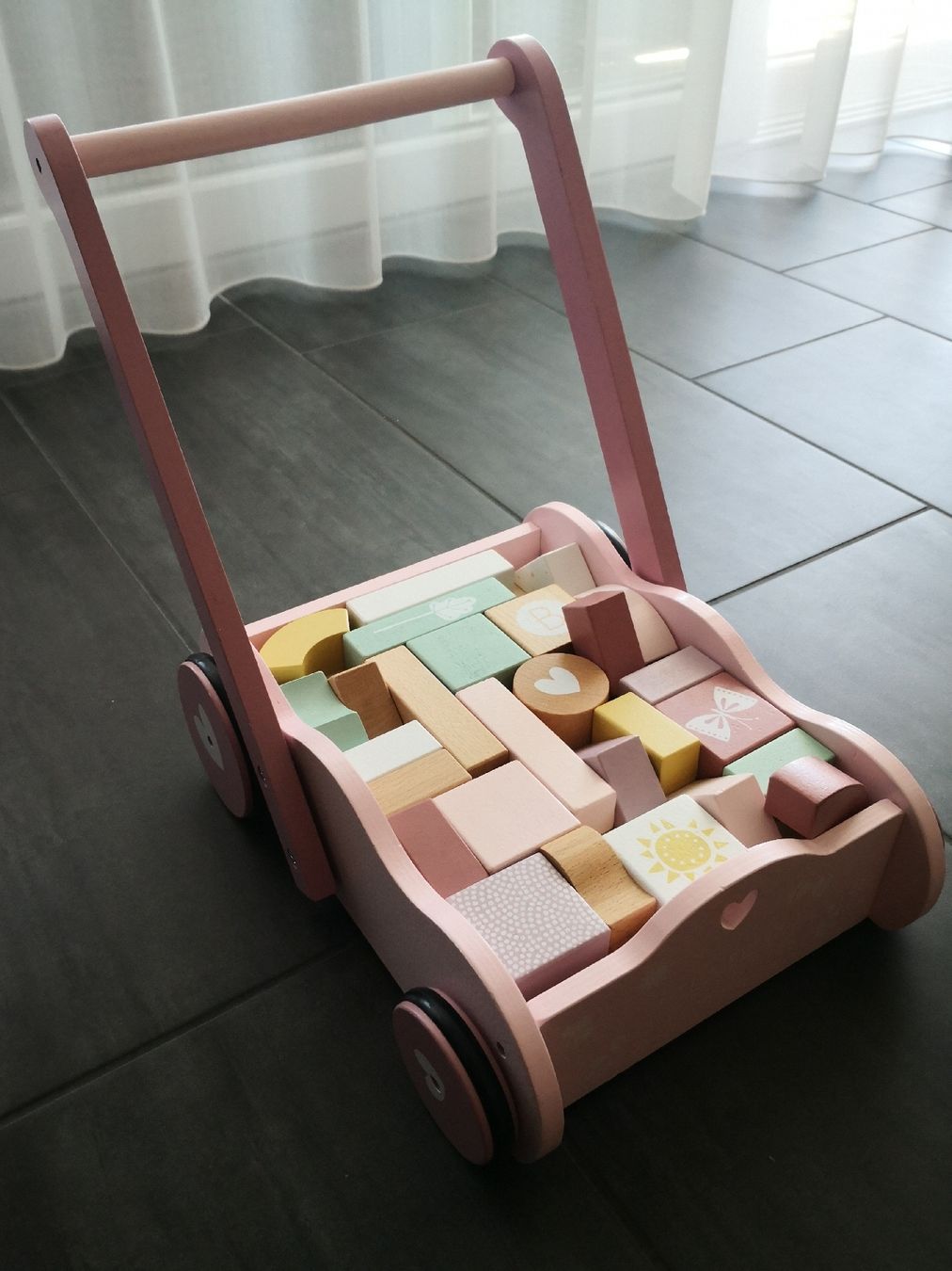 Jouets: Lernlauf Holzwagen rosa – D'occasion à Ottenbach par Acki_la