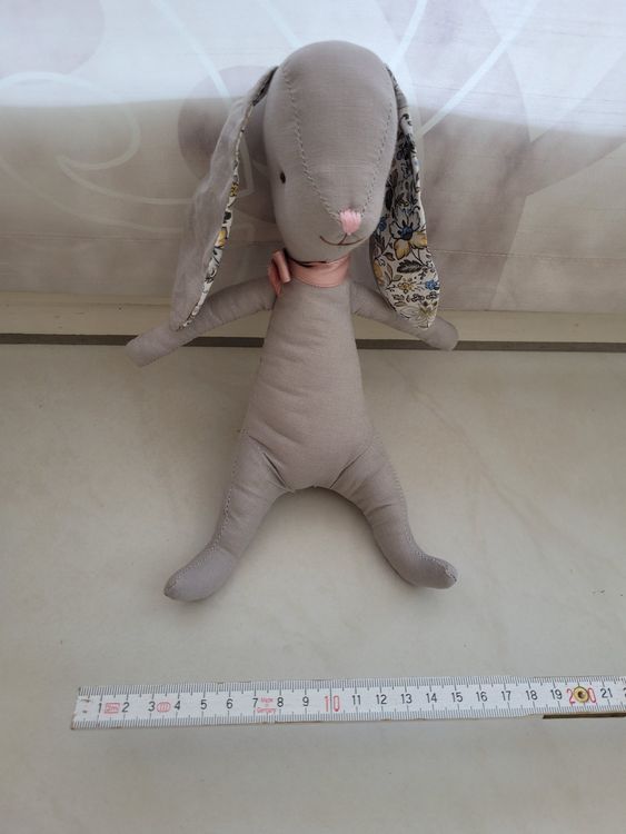 Baby Hase | Weiches Stofftier Rasselspielzeug für Kinder