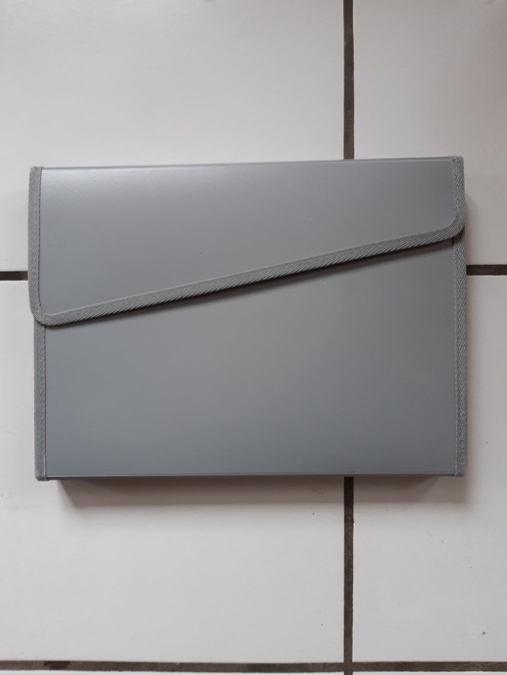 Valises & Sacs: Arbeitsmappe grau – D'occasion à Biel/Bienne par lau_7ysy