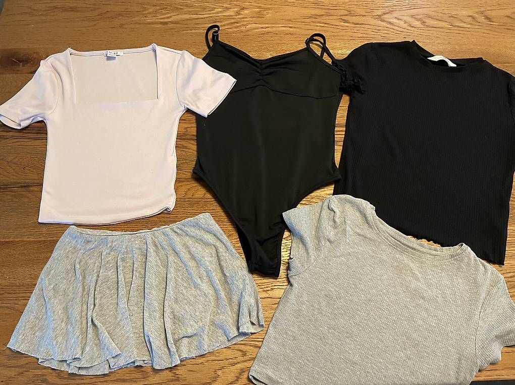 Lots de vêtements: Kleiderset Größe xs /s – D'occasion à Buchs AG par fpatricia
