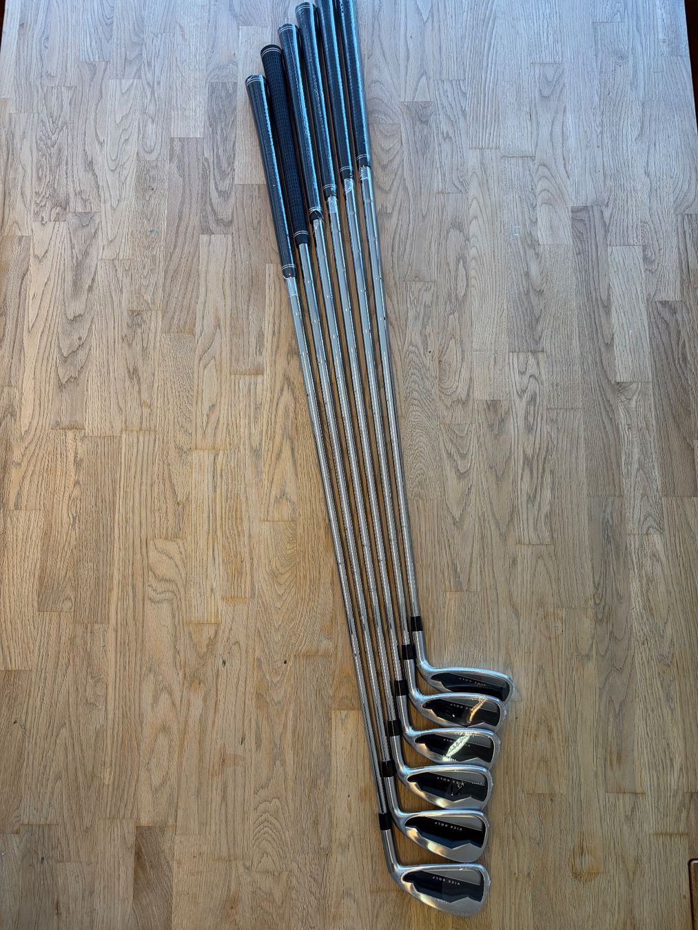 Clubs & Sets: NEU VICE Eisenset mit neuem VICE Bag – Neuf avec emballage d'origine à Uttwil par thelaenz 4