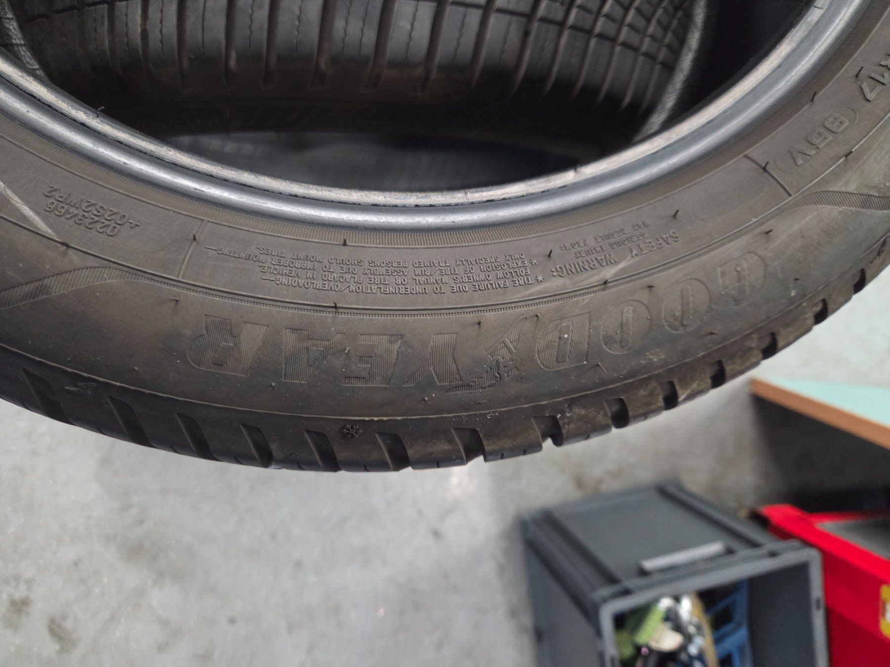 Pneus & Kompletträder: 205 /55 R 17   95V – Gebraucht aus Fischbach-Göslikon von Emanuel.Bardhi 4